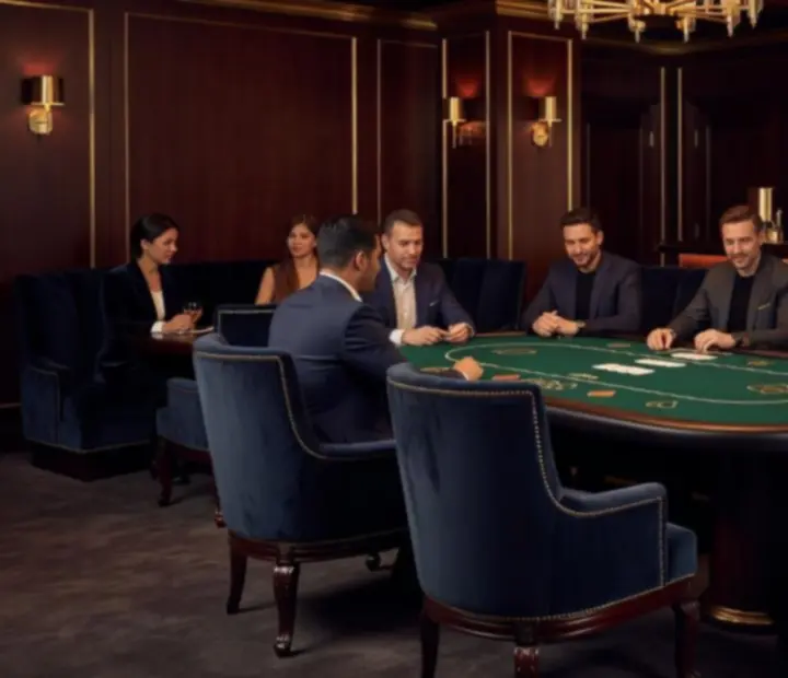 Salon restauracyjny z motywem pokerowym w eleganckiej aranżacji